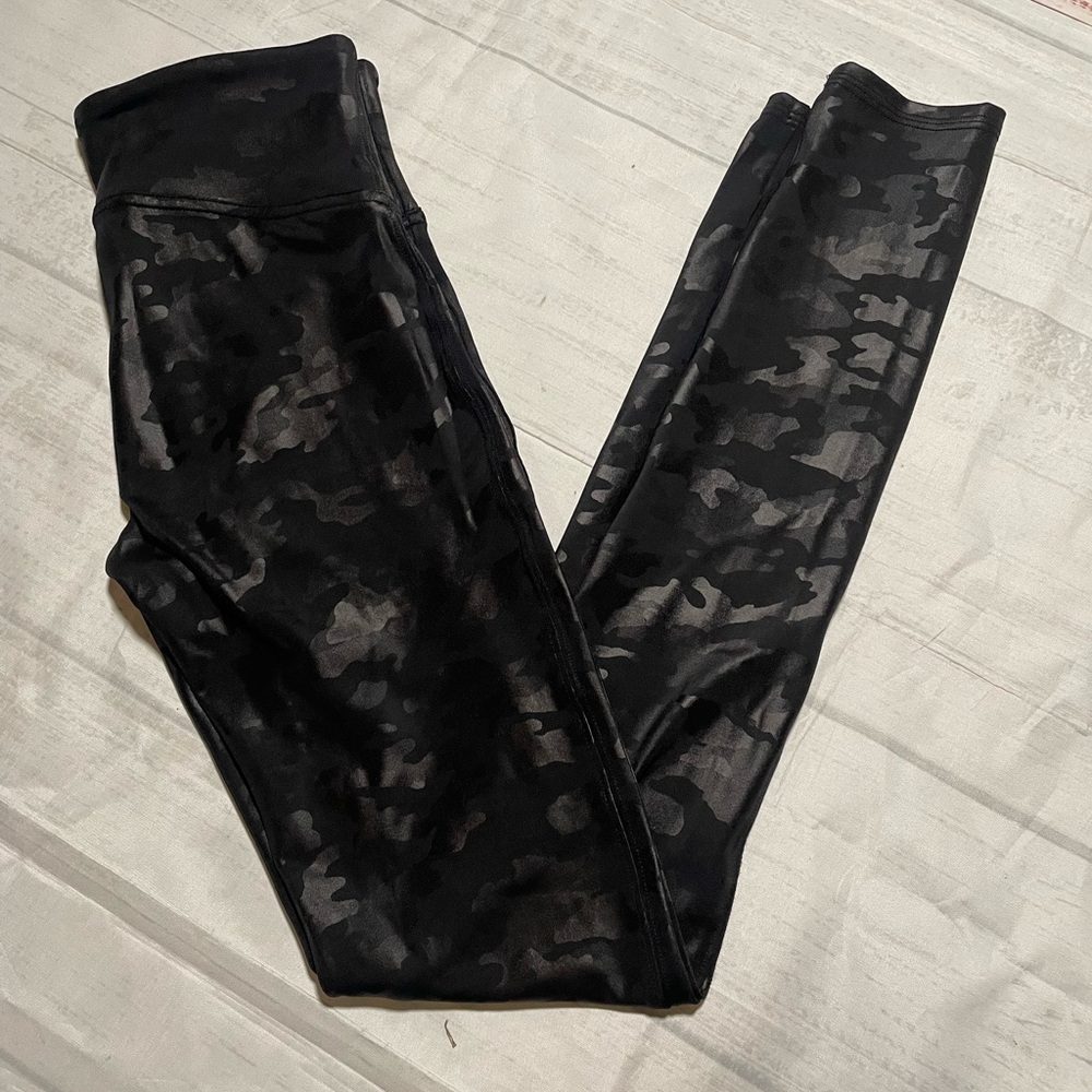 Spanx Faux Leather Camo Leggings in a matte black camo finish. Size S - Picture 8 of 9